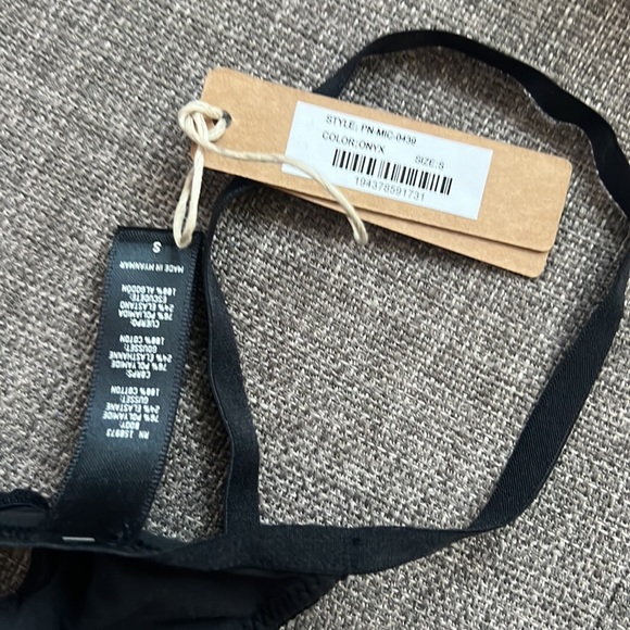 Skims Micro Thong - Picture 3 of 6